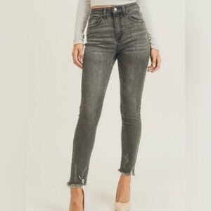 RISEN HIGH RISE FRAYED HEM ANKLE SKINNY